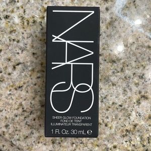 NARS Sheer Glow Foundation Vanuatu Medium 3.5 NWT